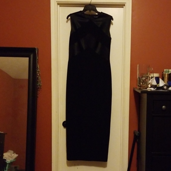 Tahari - Picture 1 of 2